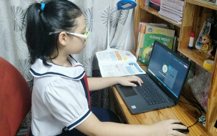 F0 liên tục tăng cao, nhiều trường ở Hà Nội cho học sinh học online 100% Ảnh 2