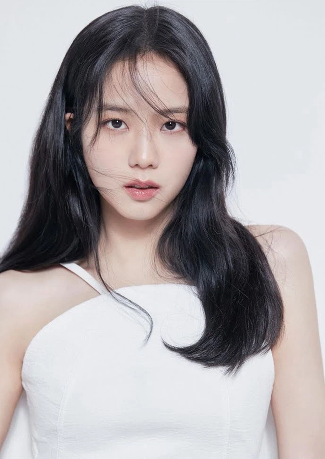 Từ trước đến nay, cô nàng luôn xuất hiện với những màu tóc tối màu