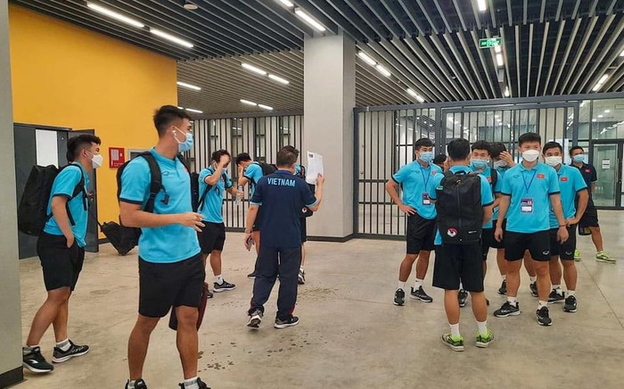 Tối nay mừng công U23 Việt Nam ở TPHCM, 2 bác sĩ và 16 cầu thủ còn kẹt lại Campuchia Ảnh 2