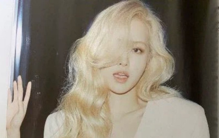 Rosé (Blackpink) đẹp tựa minh tinh Hollywood trên bìa tạp chí Ảnh 2