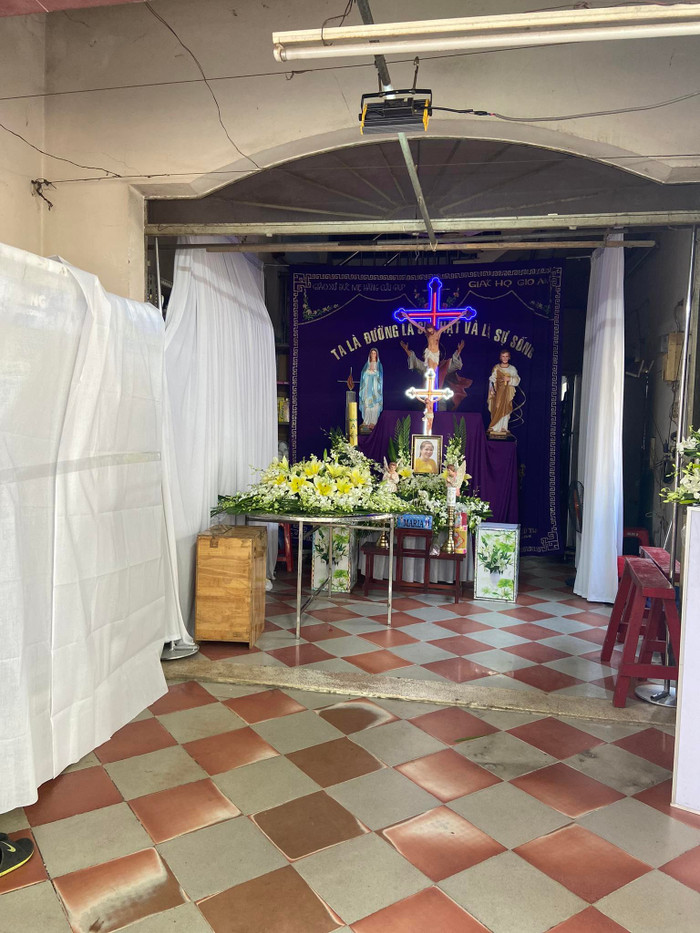 Gia đình chuẩn bị lễ tang cho chị Hương