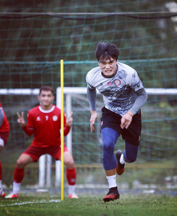 Thủ môn Bùi Tiến Dũng phải “chạy nhanh” ở mùa bóng 2022 để cứu vãn sự nghiệp. Ảnh: Instagram Bùi Tiến Dũng