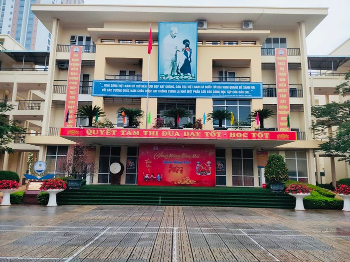 Trường THCS Văn Điển.