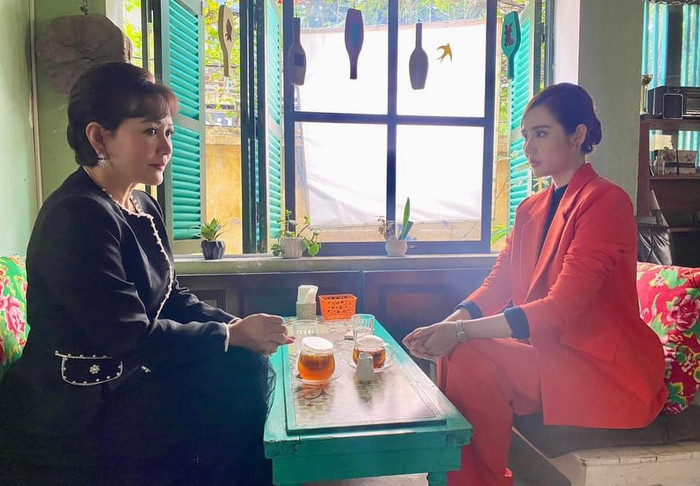 Trang tỏ ra vô cùng cứng rắn khi nói chuyện với mẹ đẻ.