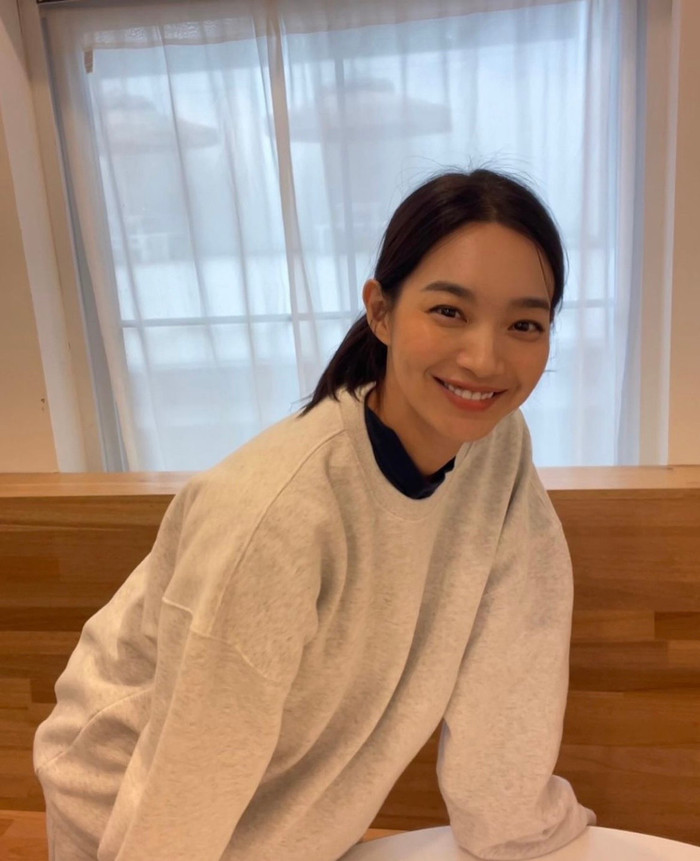 Nụ cười cùng má lúm làm nên thương hiệu của cô nàng.