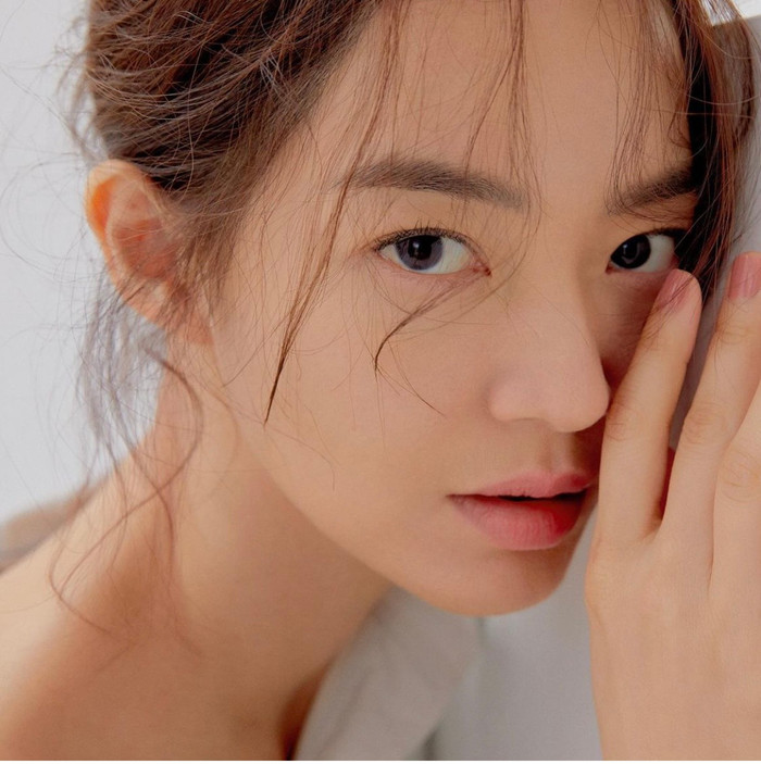 Đường nét nữ tính chết người của nữ minh tinh Shin Min Ah.