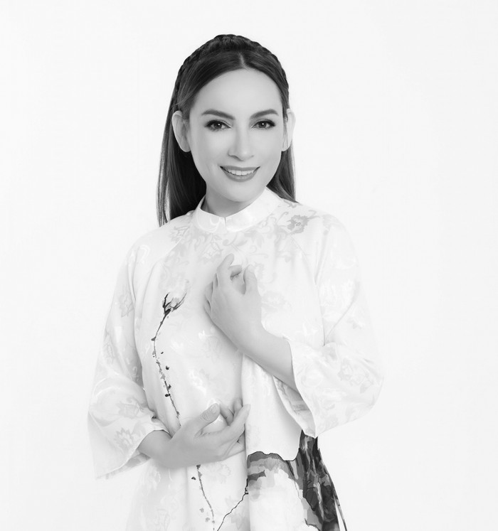 Mạnh Quỳnh thất thần nhìn Trizzie Phương Trinh hóa thân cố ca sĩ Phi Nhung trên sân khấu Ảnh 3