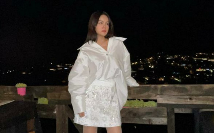 Giữa nghi vấn mang thai với trai trẻ, Phạm Quỳnh Anh dùng 'bảo bối' này giấu nhẹm bụng bầu Ảnh 2