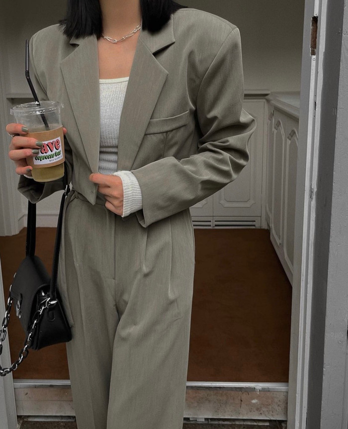 3 mẫu blazer trendy 'hú hồn bật ngửa' nàng nào cũng nên sắm Ảnh 9