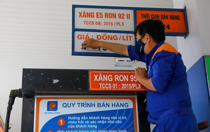Xăng tăng lên kỷ lục mới, lập đỉnh 26.830 đồng/lít Ảnh 2