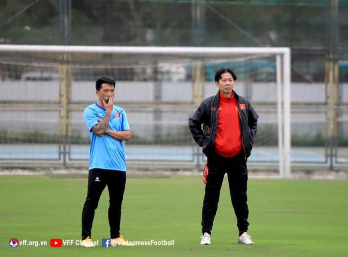 HLV Hoàng Anh Tuấn nói… U23 Việt Nam lớn tuổi hơn Thái Lan nên khó nói về chuyên môn.