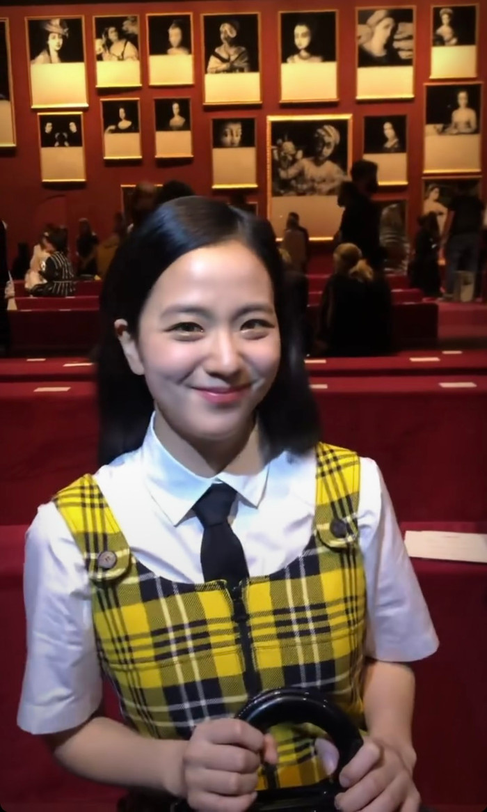 Vẻ đẹp quen mắt của Jisoo không tạo hiệu ứng ”wow” với giới mộ điệu.