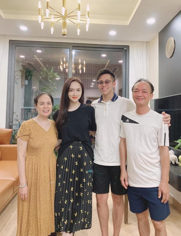 Hương Giang đưa bạn trai về ra mắt gia đình rất nhiều lần.