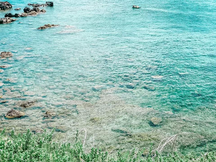 Ở Phú Quý, bạn có thể bơi lội cả ngày mà không biết chán.