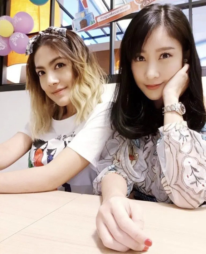 Nữ diễn viên và quản lý có mối quan hệ thân thiết, con gái của nữ quản lý cũng được Tangmo nhận nuôi