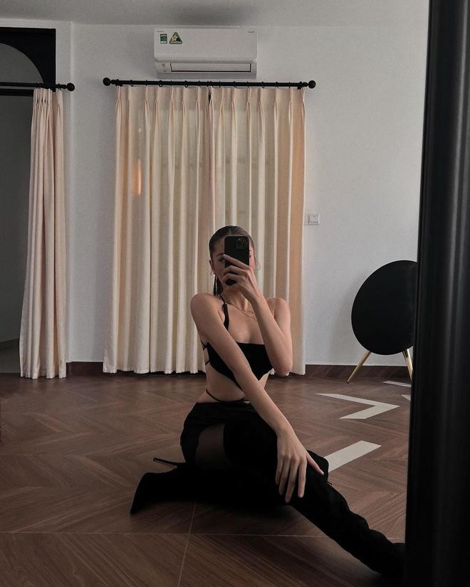 Sau khoảng thời gian ăn uống, tập tành nghiêm túc, cô nàng giờ sở hữu đường cong bốc lửa, phong thái vạn người mê. 