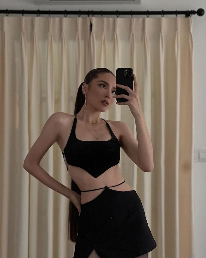 Ở tuổi 25, cô ngày càng thăng hạng về nhan sắc. 