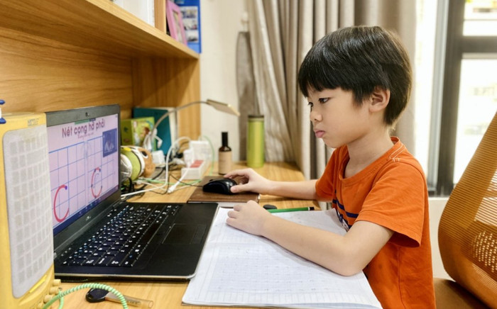 Thêm nhiều tỉnh, thành cho học sinh chuyển sang học trực tuyến do số F0 liên tục tăng cao Ảnh 2