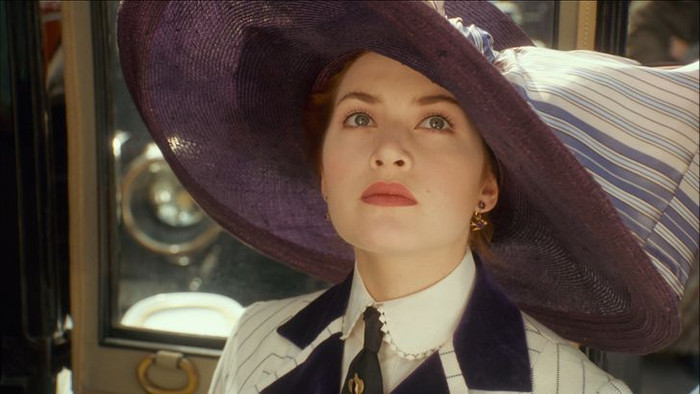 9 mốt thời trang nguy hiểm 'rùng mình' từng được ưa chuộng, có thứ còn gây chết người Ảnh 10