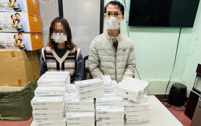 Gần 20.000 bộ que test nhanh Covid-19 không rõ nguồn gốc xuất xứ được phát hiện Ảnh 2