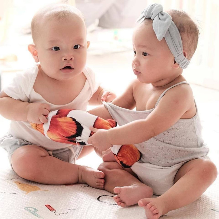 Leon luôn được Hà Hồ và người thân trêu ghẹo. 