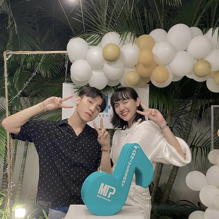 Chúc mừng Kay Trần nhưng Sơn Tùng và Hải Tú tiếp tục để lộ việc dùng ký hiệu cặp với nhau? Ảnh 5