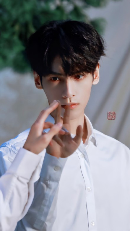 La Vân Hi khiến fan 'khóc thét' khi khoe góc nghiêng 10 điểm, da trắng nõn dưới trời tuyết Ảnh 7