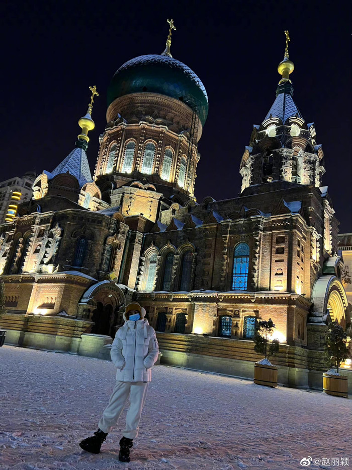 Triệu Lệ Dĩnh lộ ảnh hậu trường phim 'Dã man sinh trưởng': Ăn mặc kín mít chỉ chừa 2 con mắt Ảnh 6