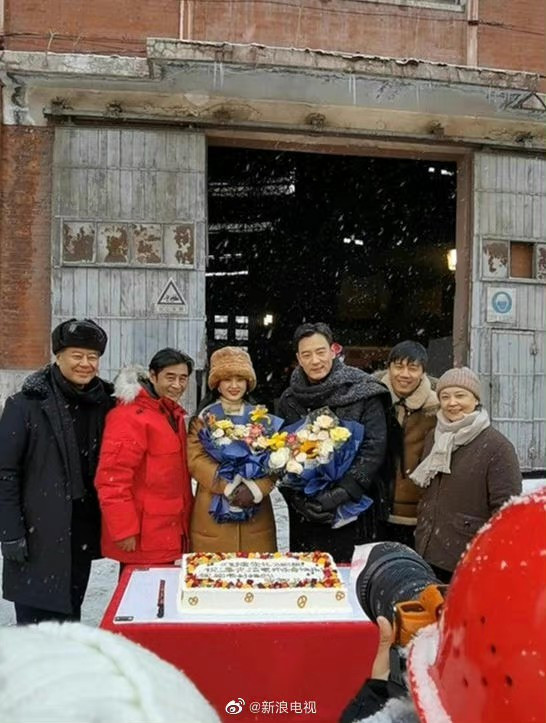 Triệu Lệ Dĩnh lộ ảnh hậu trường phim 'Dã man sinh trưởng': Ăn mặc kín mít chỉ chừa 2 con mắt Ảnh 3