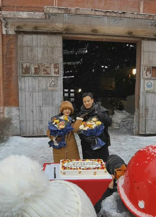 Triệu Lệ Dĩnh lộ ảnh hậu trường phim 'Dã man sinh trưởng': Ăn mặc kín mít chỉ chừa 2 con mắt Ảnh 5