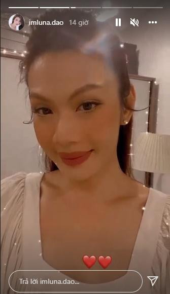 Người đẹp trang điểm cẩn thận, tô vẽ mọi thứ một cách hài hòa, duyên dáng. Nhan sắc này thật khiến cánh chị, em phải ghen tị.