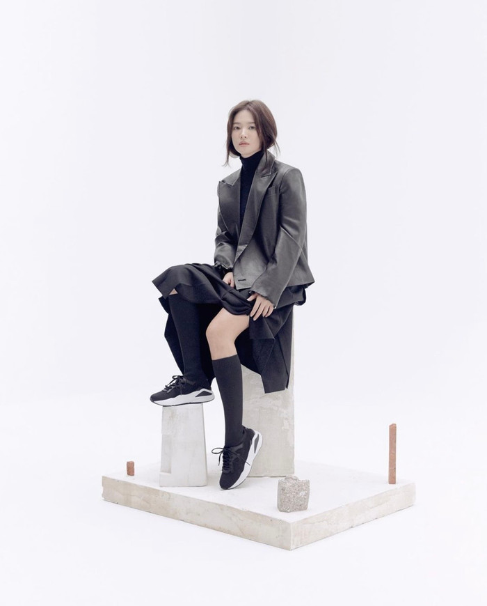 Có cá tính thì vẫn giữ nguyên tắc tối giản màu sắc để không làm rối mắt nhé.