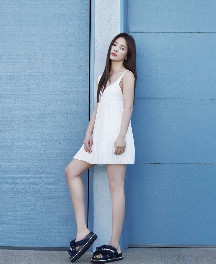 Mặc hở cũng không khoe mẽ body quá mức nhé.