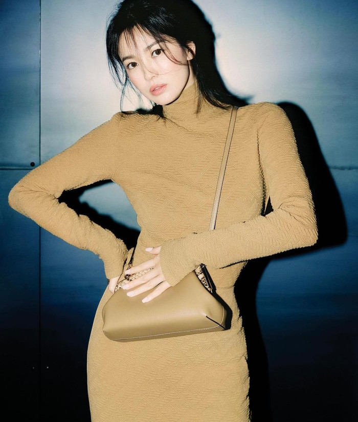 Tip lên đồ ăn gian chiều cao dành cho hội 'nấm lún' chính là thiết kế váy ôm ngắn tối màu.