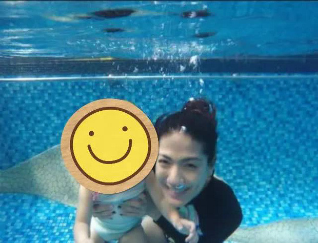 Bà còn tố quản lý là kẻ dối trá khi tuyên bố sai sự thật về việc có tới nói chuyện với bà tại sở cảnh sát.