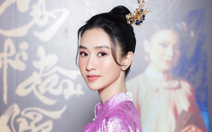 Clip: Á hậu Hà Thu hát live ca khúc mới, netizen 'đặt lên bàn cân' với Chi Pu Ảnh 2