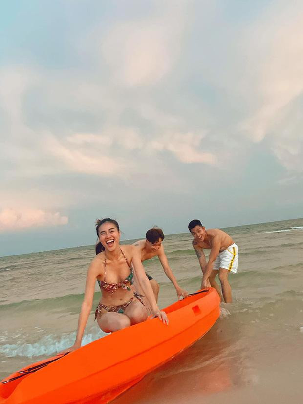 Việc dao kéo hay không cũng chỉ là n.ghi vấn, điều quan tâm nhất là cô nàng ngày càng đẹp, visual thăng hoa, hoàn thiện. 