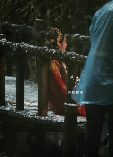 Lý Thấm đẹp mê hồn trong tạo hình hồng y tân nương, nhưng đây mới là điều khiến fan lo lắng Ảnh 4