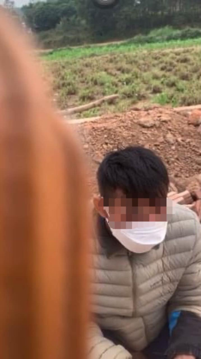 Người đàn ông thật thà kể lại 2 lần đi nhà nghỉ với 'vợ người ta'. Ảnh cắt từ clip