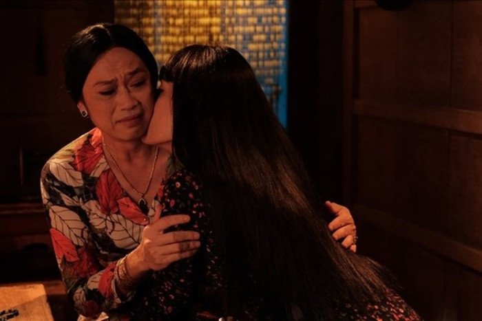 Nghệ sĩ Hoài Linh xuất hiện với tạo hình giả gái trong phim điện ảnh Mến gái miền Tây.