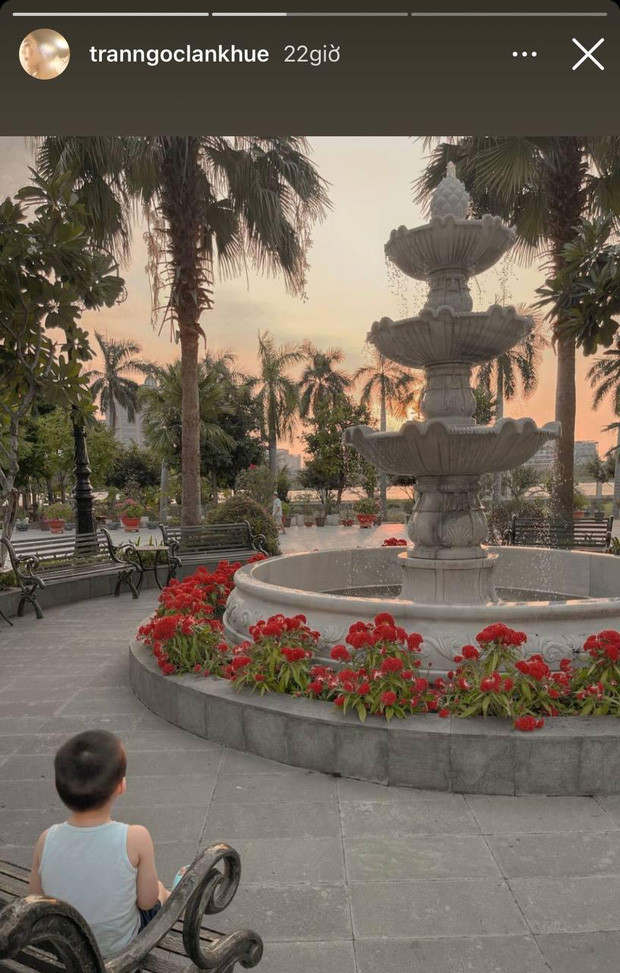 Đáng chú ý, HLV giám khảo The Face mùa đầu tiên đăng bức ảnh chụp sau lưng con trai, khéo léo khoe ‘chiếc view’ xịn sò.