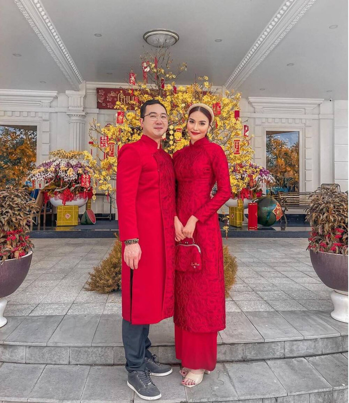 Mỗi dịp đặc biệt, Lan Khuê và ông xã lại chụp ảnh khoe một vài góc trong căn biệt thự triệu đô.