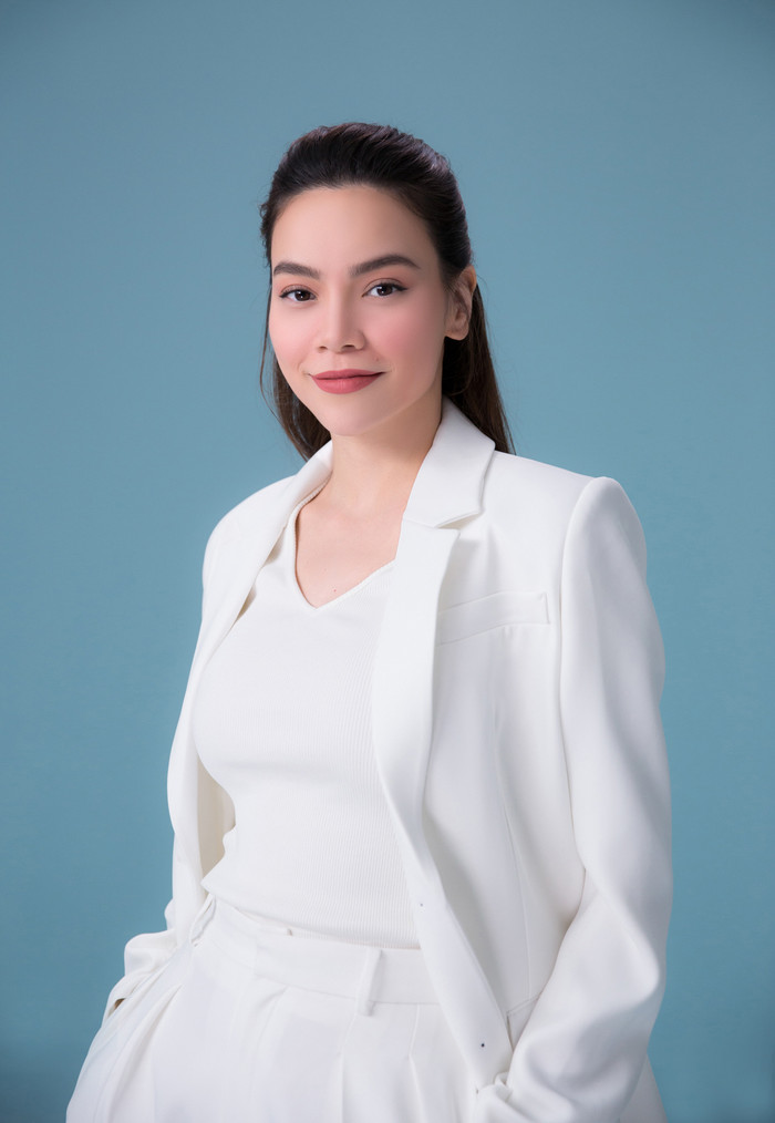 Hồ Ngọc Hà nức nở hát nhạc tình, nhưng dáng ngồi kỳ lạ mới gây chú ý Ảnh 6