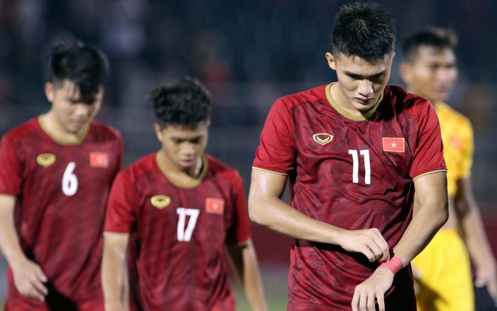 Xem lại trận thua xấu hổ khiến HLV Hoàng Anh Tuấn 'bay' ghế Ảnh 2