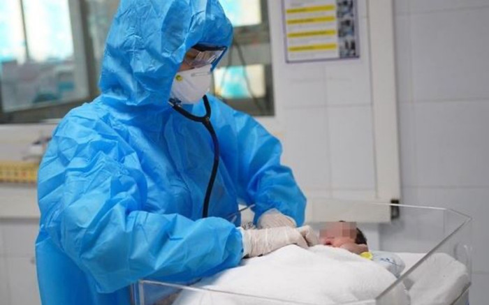 Trẻ em mắc Covid-19 nhập viện tăng đột biến từng ngày Ảnh 2