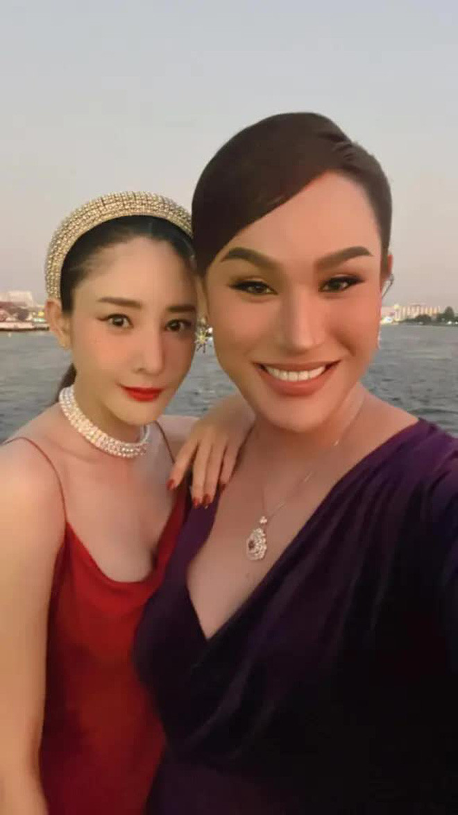 Anna và Tangmo là bạn thân nhiều năm.