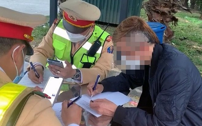 Bị phát hiện dương tính với ma túy, tài xế lái xe 'trần tình' do dùng thuốc chống Covid-19 Ảnh 2