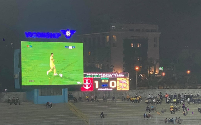 VPF 'tuýt còi' về màn hình LED, CLB Hải Phòng lên tiếng phản hồi Ảnh 2