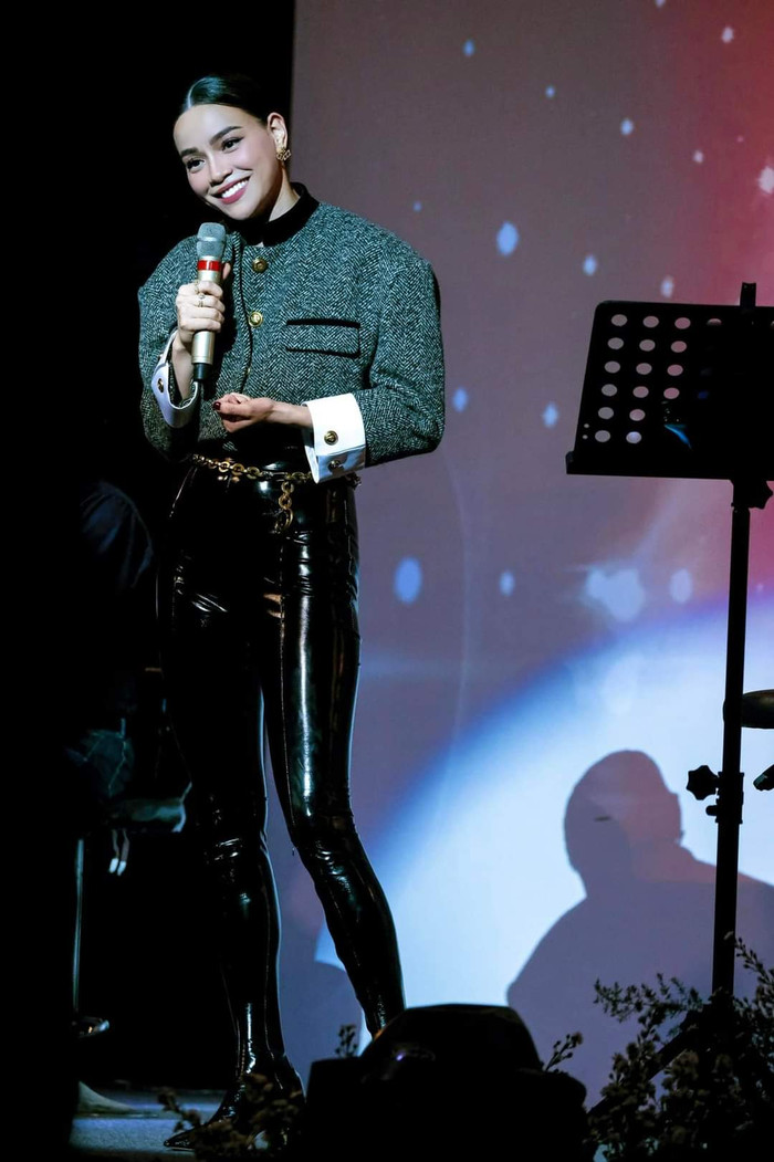 Kim Lý thật sự quá 'u mê' Hồ Ngọc Hà rồi: Chọn góc đứng riêng xem bà xã hát không lỡ nhịp nào! Ảnh 3