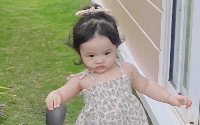 Đông Nhi chia sẻ loạt biểu cảm của bé Winnie khi đang 'kho thịt' thì có 'crush' đến nhà chơi Ảnh 2